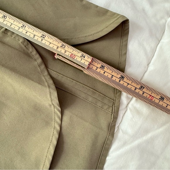 Athleta Womenβs Green Short Sleeve Zephyr Tee 2.0 Shirt Size M - Picture 3 of 6